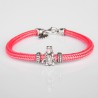 Pulsera de cordon de cabo rosa con cierre mosquetón. Con charm de Virgencita del Carmen en plata de ley. Muestra principal.