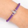 Pulsera en cordón de cabo morado con cierre mosquetón. Con Charm de Virgencita de Covadonga en plata de ley. Muestra secundaria.