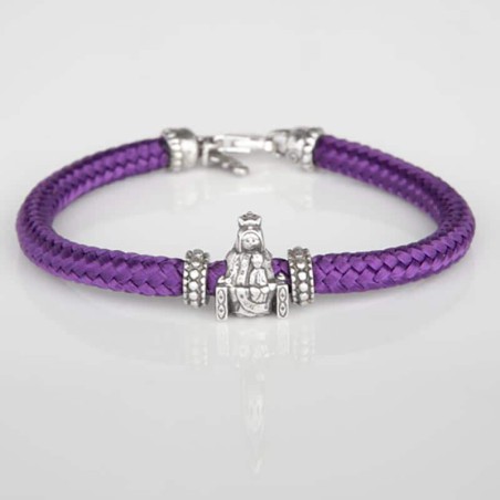 Pulsera de cordón de cabo morado con cierre mosquetón. Con Charm de Virgencita de la Vega. Muestra principal.