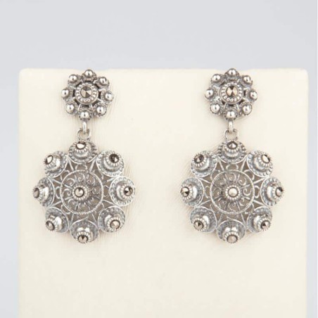 Pendientes de doble botón charro de plata primera ley con marcasitas. Cierre presión. botón 9 mm y boton 12 mm.