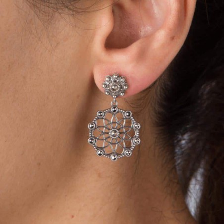 Pendientes botón charro y filigrana charra, plata de ley con marcasitas.  Cierre presión. Botón 9 mm y Filigrana 20 mm. Modelo