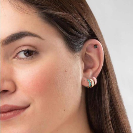 Pendientes Aro exagonal esmaltado en rosa de plata de ley con circonitas 1mm. Bañados en oro de 18klt. Muestra en modelo.