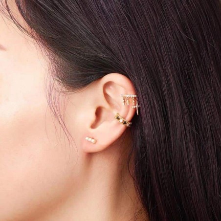 Pendientes Barra de plata de ley con Perlas. Bañado en oro de ley. Muestra en modelo.