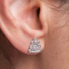 Pendientes de plata de ley de la Virgen del Rocío de un tamaño grande. Con cierre presión. Muestra en modelo