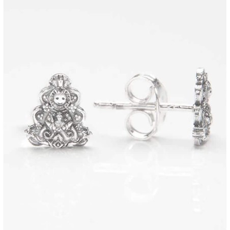 Pendientes de plata de ley de la Virgen del Rocío de un tamaño pequeño. Con cierre presión.