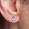 Pendientes de plata de ley de la Virgen del Rocío de un tamaño pequeño. Con cierre presión. Muestra en modelo.