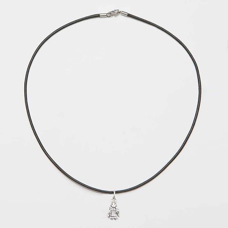 Colgante de Virgencita del Carmen en plata de ley en colgante de cuero con cierre en plata. Muestra completa.