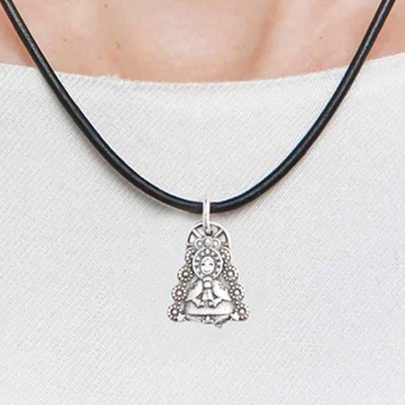 Colgante Virgencita del Rocío  en plata de ley con cordón de cuero con cierre de plata de ley.
