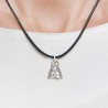 Colgante Virgencita del Rocío  en plata de ley con cordón de cuero con cierre de plata de ley. Muestra en modelo.