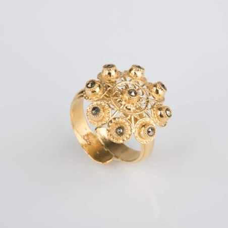 Anillo Néfele Botón Charro de plata de primera ley chapada en oro de 23 kilates. Con Marcasitas.