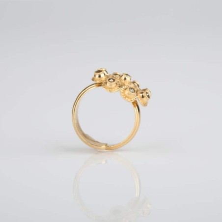 Anillo Néfele Botón Charro de plata de primera ley chapada en oro de 23 kilates. Con Marcasitas. Otra vista.
