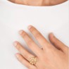 Anillo Néfele Botón Charro de plata de primera ley chapada en oro de 23 kilates. Con Marcasitas. Modelo.