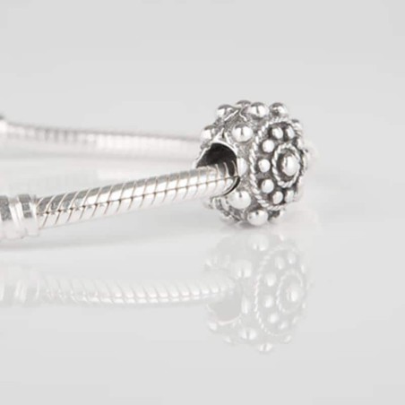 Charm Boton Charro de plata de ley para la pulsera de Pandora o similares. Muestra en pulsera Pandora.