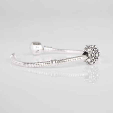 Charm Boton Charro de plata de ley para la pulsera de Pandora o similares. Muestra en pulsera Pandora 2