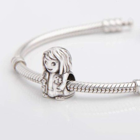 Charm Farmacéutica en plata de ley para la pulsera de Pandora o similares. Detalle con la pulsera.