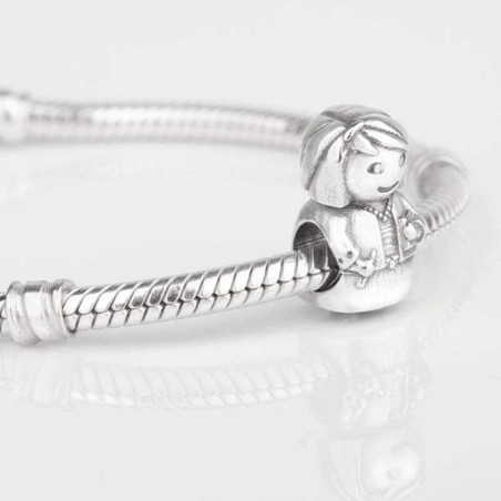 Charm Profesora en plata de ley para la pulsera de Pandora o similares. Detalle de pulsera con muestra.