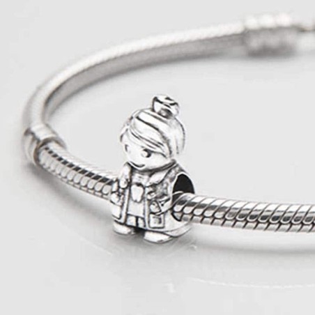 Charm Dentista en de ley para la pulsera de Pandora o similares. Frontal. Detalle con pulsera.