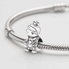 Charm Dentista en de ley para la pulsera de Pandora o similares. Frontal. Detalle con pulsera.