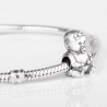 Charm Niña en plata de ley para la pulsera de Pandora o similares. Frente. Detalle en pulsera.
