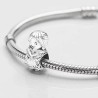 Charm Maña en plata de ley para la pulsera de Pandora o similares. Frontal. Detalle charm en la pulsera.