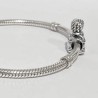 Charm de La Menina en plata de ley para la pulsera de Pandora o similares. Detalle en pulsera.