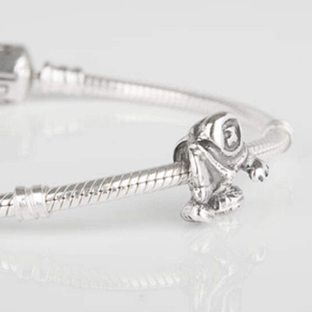 Charm Astronauta Catedral de Salamanca en plata de ley para la pulsera de Pandora o similares. muestra. Detalle en pulsera.