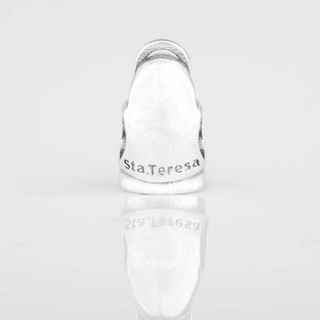 Charm Sta. Teresa en plata de ley para la pulsera de Pandora o similares. Vista lateral.