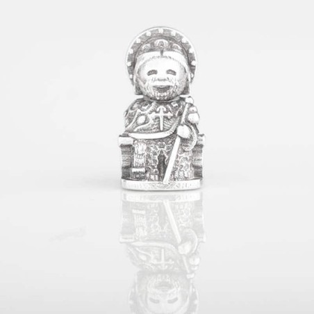 Charm Santiago Apostol en plata de ley para la pulsera de Pandora o similares. Vista frontal.