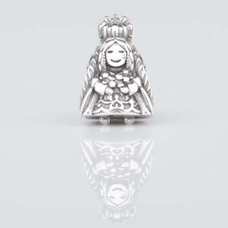 Charm de la Virgencita Macarena en plata de ley para la pulsera de Pandora o similares. Vista frontal.