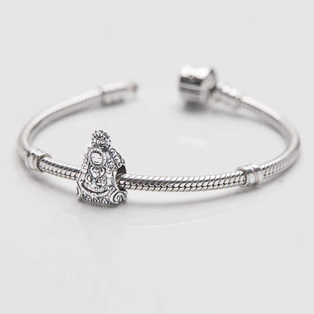 Charm de la Virgencita Macarena en plata de ley para la pulsera de Pandora o similares. Pulsera con charm.