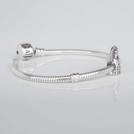 Charm Virgencita del Pilar en plata de ley para la pulsera de Pandora o similares. Vista frontal. Pulsera con charm.