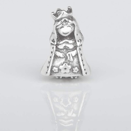 Charm Virgencita de la Esperanza en plata de ley para la pulsera de Pandora o similares. Vista frontal.