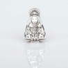 Charm Virgencita de Covadonga en plata de ley para la pulsera de Pandora o similares. Vista frontal.