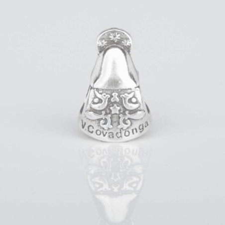 Charm Virgencita de Covadonga en plata de ley para la pulsera de Pandora o similares. Vista trasera.