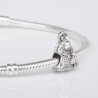Charm de la Virgencita de Guadalupe en plata de ley para la pulsera de Pandora o similares. Detalle en pulsera.