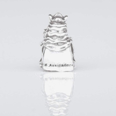 Charm de la Virgencita María Auxiliadora en plata de ley para la pulsera de Pandora o similares. Vista trasera.
