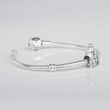 Charm Virgencita de la Vega en plata de ley para la pulsera de Pandora o similares. Pulsera con charm.