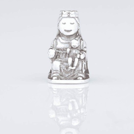 Charm de la Virgencita Arantzazu en plata de ley para la pulsera de Pandora o similares. Vista frontal.