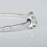 Charm Virgencita Milagrosa en plata de ley para la pulsera de Pandora o similares. Detalle en pulsera.