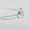 Charm Virgencita Niña en plata de ley para la pulsera de Pandora o similares. Detalle muestra en pulsera.