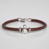 Pulsera cuero marrón con cierre mosquetón, con charm de Virgencita Niña en plata de primera ley. Muestra principal.