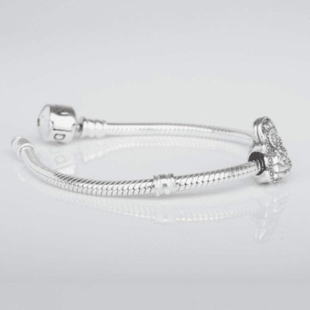 Charm Virgencita del Rocío en plata de ley para la pulsera de Pandora o similares. Pulsera con charm.