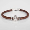 Pulsera cuero marrón con cierre mosquetón, con charm de Virgencita del Rocío en plata de Ley. Muestra principal