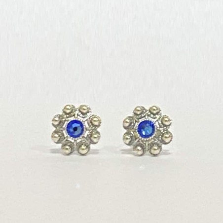 Pendientes Botón Charro en plata con piedras circonitas azules.