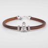 Pulsera de cuerno marrón con cierre mosquetón, con charm de Virgencita de Guadalupe en plata de ley. Muestra principal.