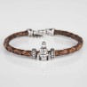 Pulsera de cuero trenzado con cierre mosquetón, con charm de Virgencita de la Vega en plata de ley. Muestra principal.